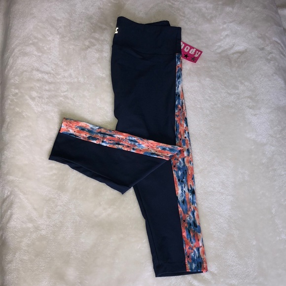 ASOS (SOUTH BEACH BODY) CROPPED WORKOUT SET - Picture 3 of 7